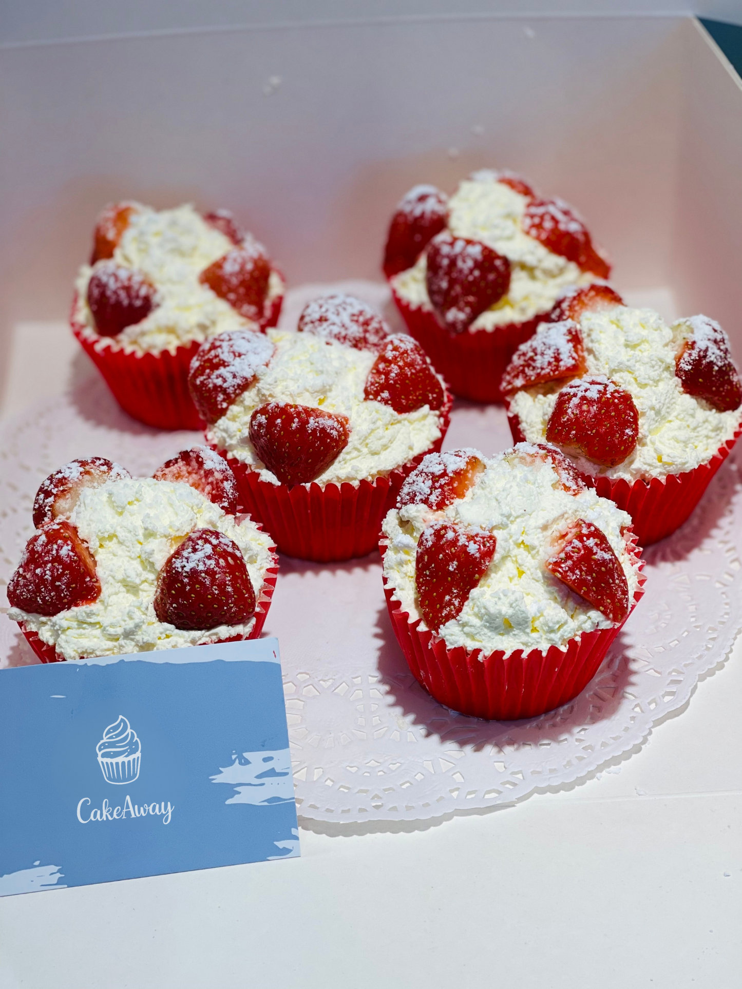 Strawberries & Cream Cupcakes